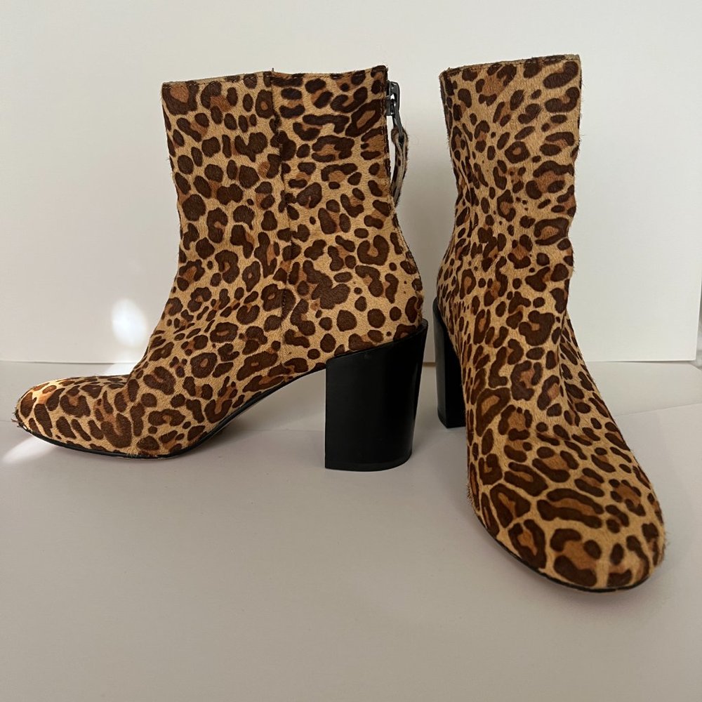 Dolce Vita Cyan Dark Leopard Haircalf Bootie size 7.5